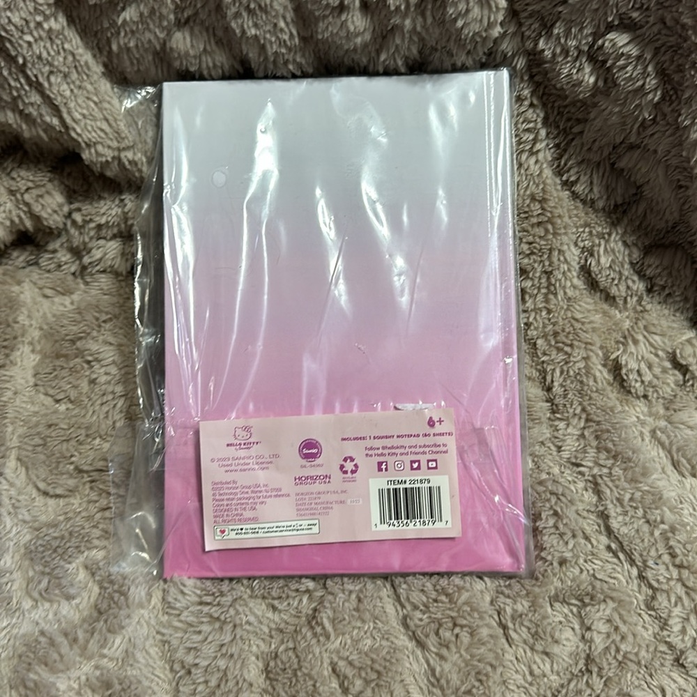 Hello Kitty Notebook - Picture 8 of 11